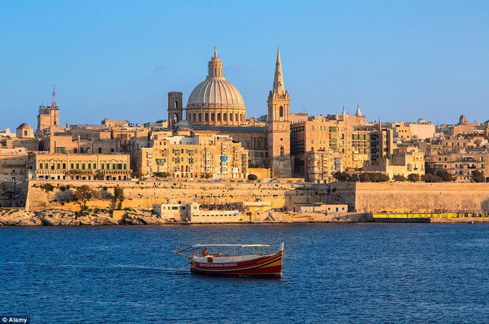 10. Đảo Malta hấp dẫn khách du lịch với thời tiết ấm và nhiều khu giải trí, các công trình kiến trúc văn hóa cổ kính.