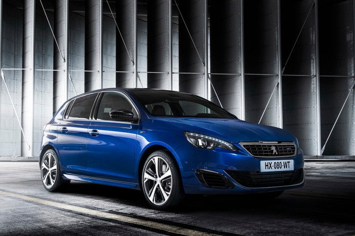 Peugeot 308 GT được trang bị động cơ xăng 1.6 lít với công suất 202 mã lực. Ngoài ra, khách hàng có thể lựa chọn động cơ diesel với công suất 177 mã lực và mô-men xoắn 400 Nm.
