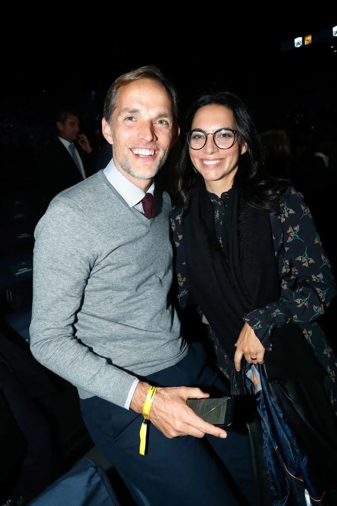 Trước đó, Thomas Tuchel có cuộc hôn nhân 13 năm với cô vợ nhà báo Sissi Tuchel. Cả hai có với nhau 2 cô con gái. Nhưng sau tất cả, cuộc hôn nhân kết thúc trong hòa bình.