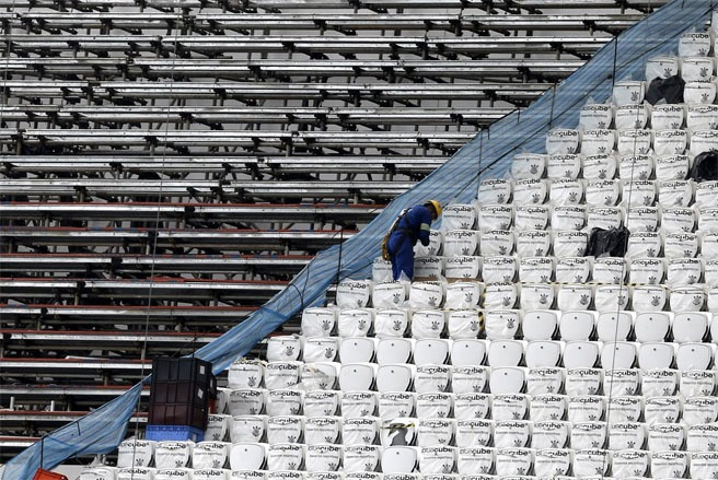 World Cup cũng tạo công ăn việc làm cho 3,6 triệu người dân Brazil, giúp làm giảm tình trạng đói nghèo tại quốc gia này, tiết kiệm một khoản phí lớn dành cho người thất nghiệp của chính phủ.