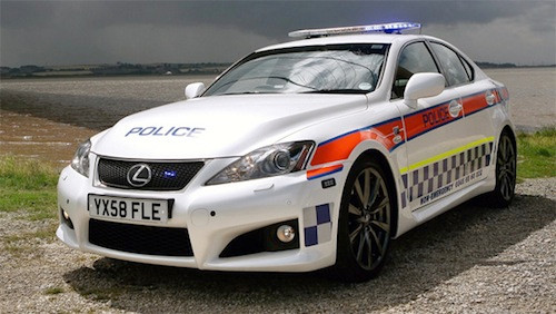 Chiếc Lexus IS-F của cảnh sát Anh trang bị động cơ 5.0 lít công suất 416 mã lực có khả năng tăng tốc không cao từ 0 đến 100 km/h trong 4,6s nhưng tốc độ tối đa đạt tới 270 km/h.