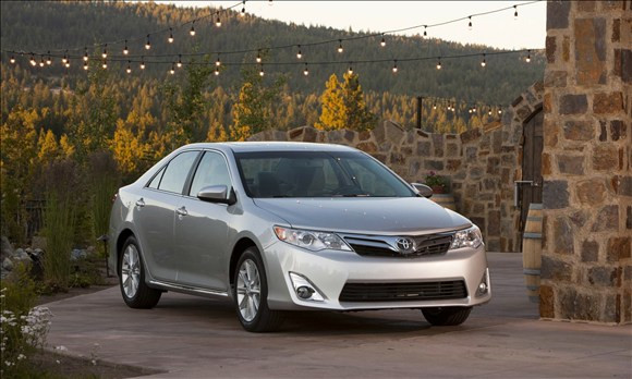 Được đánh giá là huyền thoại của Toyota, chiếc Camry khẳng định bản thân với 94 nghìn chiếc được bán ra chỉ trong 3 tháng. Tuy con số này giảm 7% so với năm ngoái nhưng hãng xe này hoàn toàn hài lòng về thành công của dòng xe.