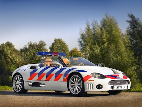 Spyker C8 Spyder được trang bị cho cảnh sát Hà Lan sử dụng động cơ Audi V8 4.2L công suất 400 mã lực tăng tốc từ 0 đến 100 km/h trong 4,5s trước khi đạt tốc độ tối đa 301 km/h.
