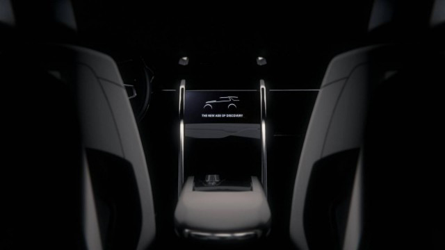 Giám đốc điều hành của Land Rover, ông McGovern tiết lộ mẫu xe Discovery Vision sẽ sớm ra mắt tại triển lãm New York lần này. Dù không tiết lộ chi tiết nhưng theo ông McGovern, mẫu xe mới sẽ có nhiều tính năng đặc biệt hấp dẫn thu hút khách hàng sử dụng mẫu xe này.