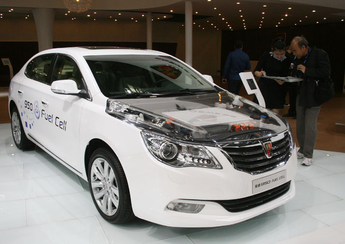 Dòng xe Roewe 950 sử dụng công nghệ pin mới cung cấp cho động cơ điện công suất lớn hơn và giúp xe hoạt động trong phạm vi lớn hơn.