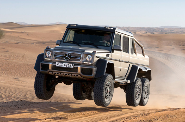 G63 AMG 6x6 là sản phẩm được nâng cấp từ mẫu xe quân sự G320 CDI từng được sử dụng trong quân đội Úc cách đây vài năm. xe có thiết kế 4 chỗ với đầy đủ trang thiết bị tiện nghi.