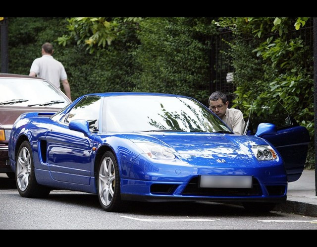 Siêu xe Honda NSX Ayrton Senna trang bị động cơ V6 là một trong những chiếc xe ông yêu thích nhất. Sau khi McLaren F1 bị tai nạn, người ta thường xuyên thấy Rowan lái chiếc Honda đi xuống phố.