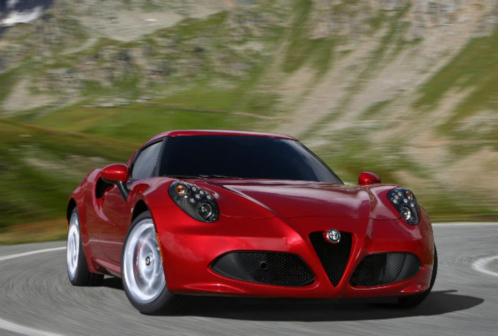 Hãng Alfa Romeo đánh dấu sự trở lại với dòng thể thao tầm trung 4C. Thiết kế của 4C có nhiều điểm tương đồng với Ferrari nhưng vẫn mang những nét đặc trưng riêng cho mình. Dự kiến 4C sẽ được sản xuất đại trà vào cuối năm nay.