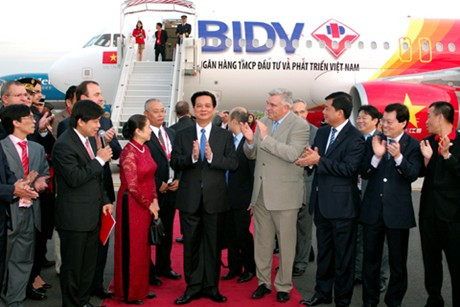 Trước khi rời Pháp tới Mỹ, sáng 26/9, tại Paris, Thủ tướng Nguyễn Tấn Dũng đã tới chứng kiến Lễ chuyển giao máy bay của Tập đoàn Airbus cho Vietjet Air. Ảnh: chinhphu.vn