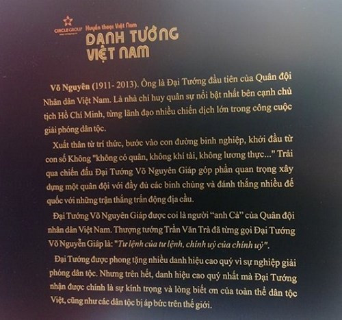 Bảng thông tin về Đại Tướng Võ Nguyên Giáp có nhiều điều chưa chính xác như không ghi đầy đủ tên và danh xưng là Đại tướng Võ Nguyên Giáp mà chỉ ghi Võ Nguyên, thậm chí có cả lỗi chính tả như "trấn động địa cầu"...