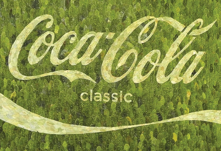 Coca Cola ban đầu được sản xuất từ lá cola chứa một số lượng cocaine nhất định. Điều đó ăn sâu vào tiềm thức người sử dụng về loại nước kích thích khiến người ta gây nghiện. Tuy nhiên thực tế, với công nghệ hiện đại, lượng cocaine trong Coca gần như được loại bỏ hoàn toàn.