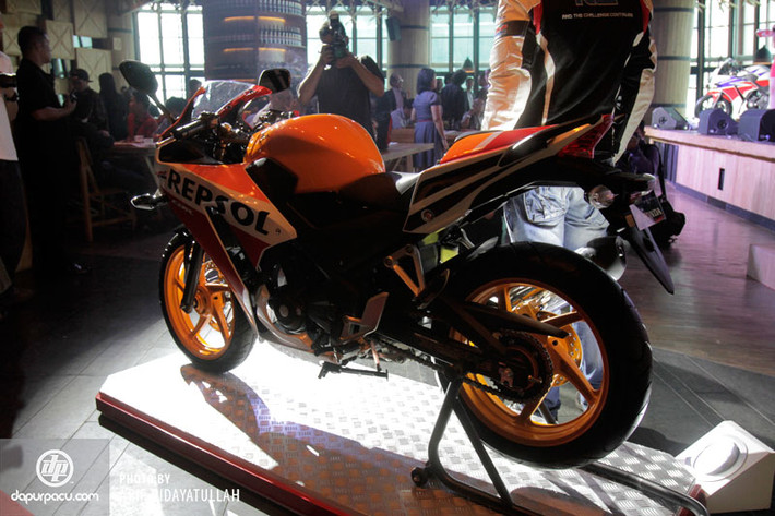 CBR 250R 2014 được sự quan tâm đặc biệt từ giới hâm mộ nhờ thừa hưởng nhiều tính ưu việt từ các người anh em cũ.