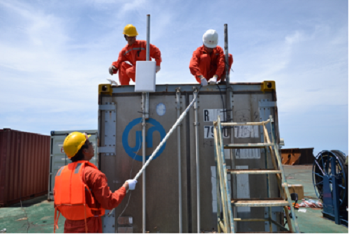 Công nhân giàn khoan là một trong những nghề được đánh giá là nguy hiểm hàng đầu thế giới. Các công nhân trên giàn khoan ngoài biển thường xuyên đối đầu với nắng gió, thời tiết khắc nghiệt cũng như những nguy cơ tai nạn tiềm ẩn luôn luôn thường trực.