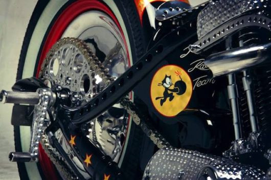 Xe được thay thế hầu như toàn bộ, chỉ giữ lại phần động cơ nguyên bản của Harley Davidson.