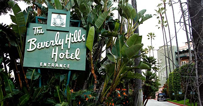 Khách sạn Beverly Hills được xây dựng bởi kiến trúc sư Elmer Grey mang phong cách Địa Trung Hải Rõ rệt.