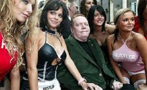 Tổng biên tập tạp chí khiêu dâm Hustler, triệu phú Larry Flynt từng chơi trội khi treo giải 1 triệu USD cho ai đăng tải những hình ảnh nóng bỏng của các chính trị gia trên thế giới. Xuất thân từ gia đình nghèo khó nhưng nhờ ngành công nghiệp sex mà Larry Flynt trở thành 1 trong 50 người quyền lực nhất trong lĩnh vực này.