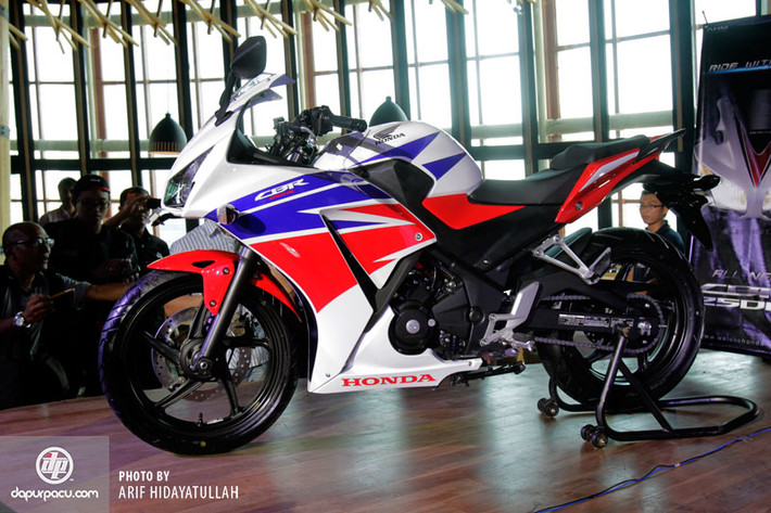 So với người anh em CBR 1000RR, phiên bản mới không có nhiều thay đổi ngoại trừ về màu sắc cũng như một số chi tiết máy nhỏ.