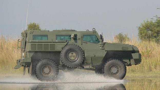 Dòng Paramount Marauder do Nam Phi sản xuất hiện đã có phiên bản dân sự rao bán rộng rãi trên thị trường. Xe có ưu điểm nhẹ, độ an toàn cao, dễ lái trong thành phố chặt hẹp. Giá mẫu xe phiên bản dân sự khoảng 485 nghìn USD (gần 10.2 tỷ đồng).