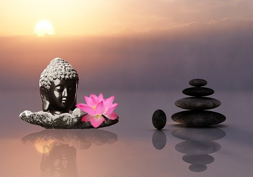 Nếu gần đây trong gia đình có nhiều điều tốt, bất kể việc lớn hay việc nhỏ, những điều luôn có thể mang lại hạnh phúc cho chúng ta đều là những điều tốt lành. Bởi vì dù những điều mang lại bất ngờ cho bạn là nhỏ nhưng nó cũng cho thấy khí chất của bạn rất mạnh và sự may mắn của bạn rất lớn. Chỉ cần bạn trân trọng và bảo vệ trạng thái tốt của mình thì vận khí của bạn sẽ ngày càng tốt hơn, gặp lại may mắn sẽ gặp nhiều may mắn.