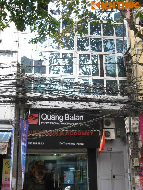 ... và trên phố Thụy Khuê.