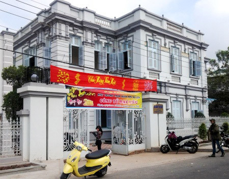 Hiện tại ngôi nhà trưng bày những đồ dùng của Công tử Bạc Liêu (tọa lạc tại số 13 Điện Biên Phủ, phường 3, TP Bạc Liêu) đang rất thu hút khách tham quan.