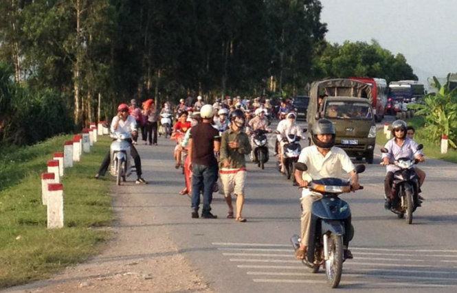 3. 400 học viên cai nghiện trốn trại “diễu phố" ở Hải Phòng. Chiều 14/9, hàng trăm học viên cai nghiện đã bỏ trốn khỏi Trung tâm cai nghiện và dạy nghề Gia Minh (huyện Thủy Nguyên, Hải Phòng) để đi tuần hành qua nhiều tuyến đường. Nhiều học viên cởi trần lộ hình xăm trên người khiến người đi đường và người dân khu vực không khỏi lo ngại.