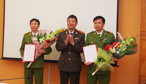 Trung tướng Nguyễn Xuân Tư tại buổi lễ công bố Quyết định bổ nhiệm 2 đồng chí Phó Hiệu trưởng trường Đại học PCCC (Tổng cục Xây dựng lực lượng Công an nhân dân) gồm: Đại tá Nguyễn Xã Hội - Trưởng khoa Tự động & Phương tiện PCCC và Thượng tá Phạm Văn Năm - Trưởng phòng Hậu Cần.