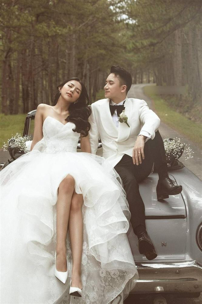 ##ss###style="text-decoration: underline;">Phan Mạnh Quỳnh và bà xã Khánh Vy chính thức kết hôn vào tháng 4/2021. Cặp đôi đón con gái đầu lòng vào tháng 1 năm nay, đặt tên thân mật là bé Ốc (Ảnh: Facebook nhân vật).