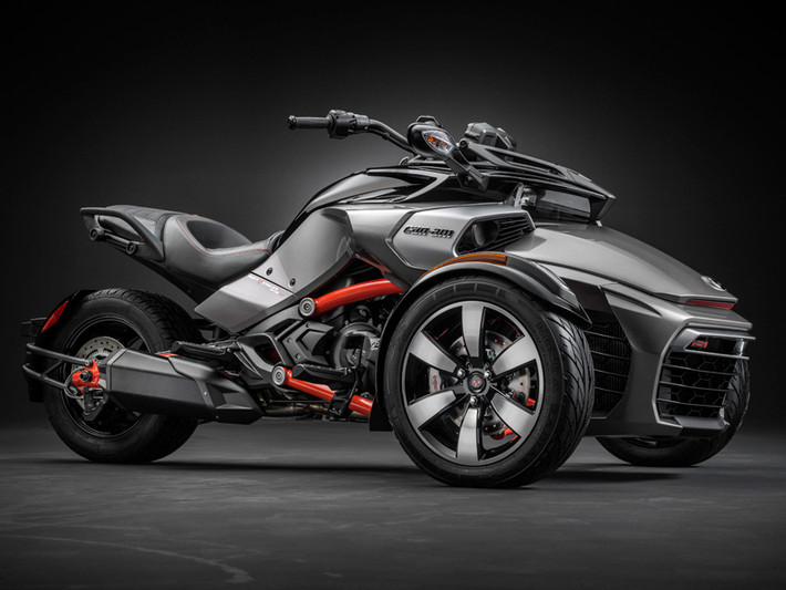 Can-Am Spyder F3 ra mắt năm 2015 sử dụng động cơ 1.330 phân khối với vẻ ngoài cơ bắp hơn người tiền nhiệm. F3 cũng được trang bị những công nghệ hỗ trợ mới nhất.