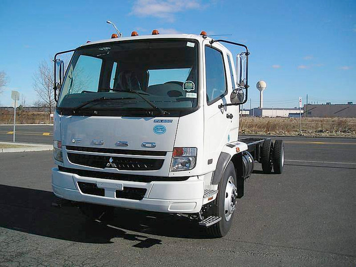 Dòng xe tải này sẽ ra mắt khách hàng Việt vào ngày 9/10 tới. Đại diện 2 liên doanh Mercedes-Benz Việt Nam và VSM cho biết sẽ giữ nguyên các chế độ bảo hành, bảo dưỡng và cung cấp phụ tùng sau khi chuyển giao.