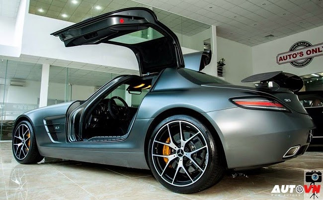 Chỉ có 350 chiếc được xuất xưởng, trong đó bao gồm cả phiên bản Coupe và Roadster.