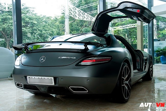So với phiên bản tiêu chuẩn, SLS AMG GT Final Edition tạo ra sự khác biệt với một số chi tiết cải thiện khí động học.