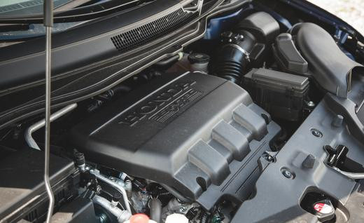 Xe trang bị động cơ 3.5 V6 cho công suất 248 mã lực, tích hợp điều khiển xi-lanh biến thiên.