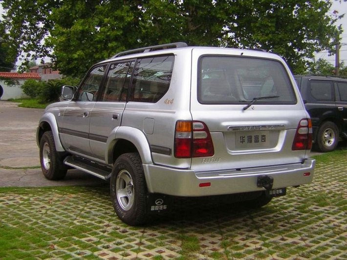 Nếu không nhìn tên xe thì nhiều người lầm tưởng đây là Land Cruiser bởi diện mạo quá giống với xe của hãng Toyota.