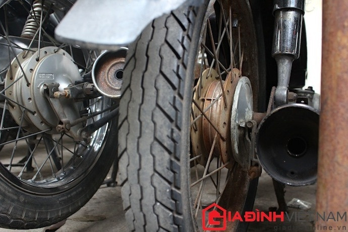 Vành xe và "moay-ơ" gần như đã rỉ toàn bộ và chiếc xe này muốn sử dụng, buộc phải thay thế các chi tiết cơ bản để đảm bảo an toàn.