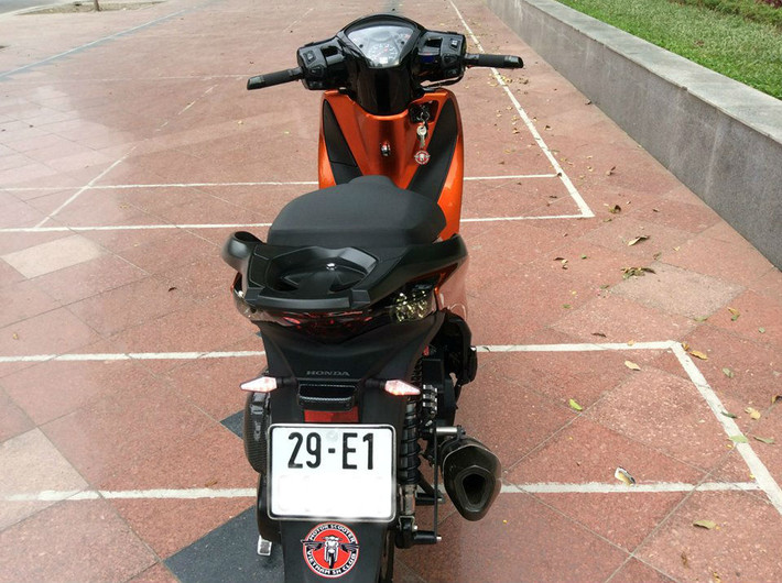 Xe độ thêm cặp xi-nhan rời.