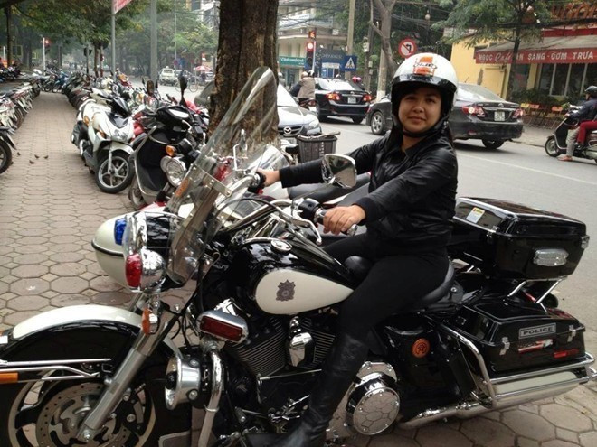 Một nữ biker được khá nhiều dân chơi mô tô nể phục là bà chủ cafe Mai, thuộc thế hệ 7X. Bộ sưu tập của chị có nhiều mẫu xe như Silverwing 600, Can Am RSS 990, Can Am RTS 998, Honda Rune 1800 hay Harley Davidson Ultra CVO 1800.