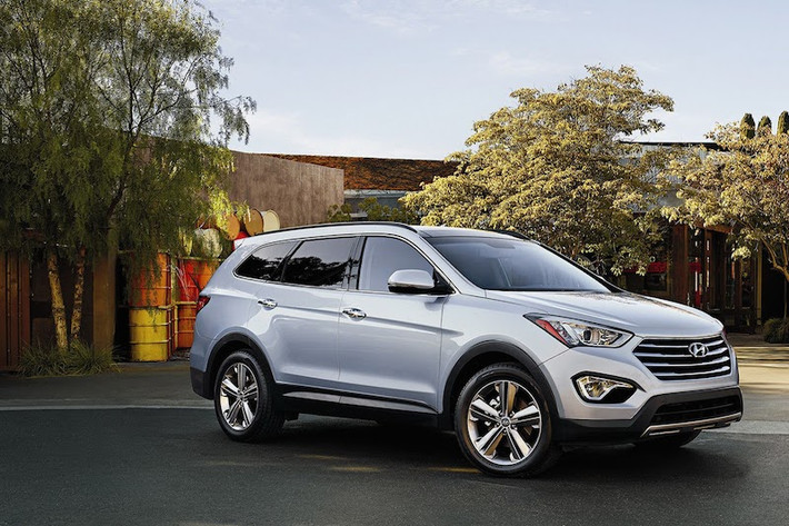 Hyundai cũng điều chỉnh các tấm lót hốc bánh xe cũng như hệ thống treo để tăng cường độ đầm chắc khi vận hành và khả năng cách âm của xe.