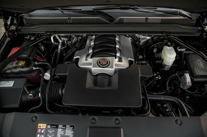 Xe được trang bị động cơ xăng EcoTec3 V8 6.2L thế hệ mới cho công suất tối đa 420 mã lực tại 5.600 vòng/phút và mô-men xoắn cực đại 623Nm tại 4.100 vòng/phút.