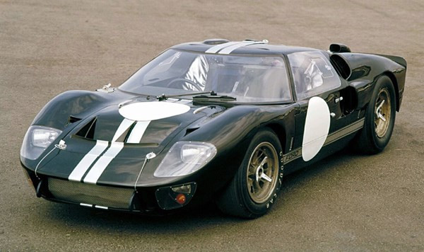 Ford GT40 – 1 triệu USD: GT40 là dòng xe đua được Ford sản xuất vào đầu những năm 1960 để đánh bại siêu xe Ferrari trong các cuộc đua xe thể thao đường dài. Theo đó, chiếc xe này đã đăng quang giải đua xe Le Mans 24h trong 4 năm liên tiếp từ 1966-1969.
