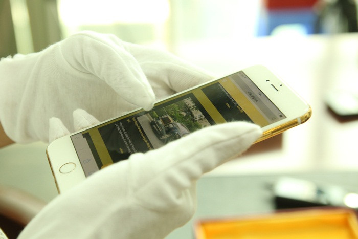 Theo anh Nguyễn Ngọc - kỹ sư chính thực hiện độ phiên bản iPhone 6 Plus, tổng chi phí để độ cho phiên bản này hết hơn 200 triệu đồng và chiếc điện thoại này đã có chủ nhân.