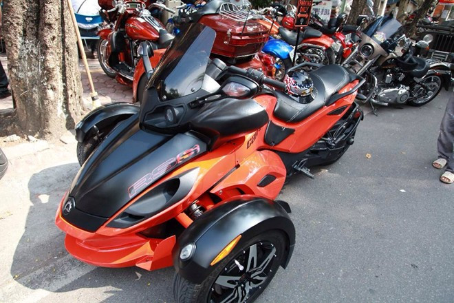 Hoạt động chính của HOG Chapter Việt Nam bao gồm việc giao lưu anh em biker trong hội và biker khác trong cả nước hàng tuần. Hàng tháng, hội tổ chức các chuyến đi nhằm trải nghiệm các cung đường ở nhiều địa phương. Bên cạnh đó là các buổi từ thiện.