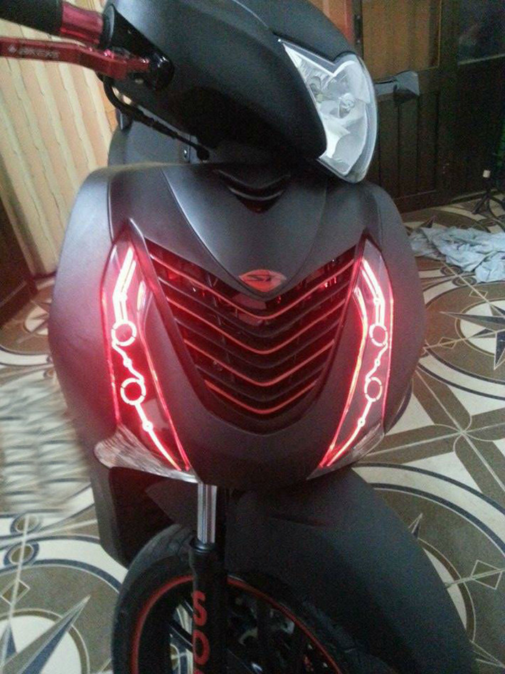 Dàn đèn nổi bật khi về đêm.