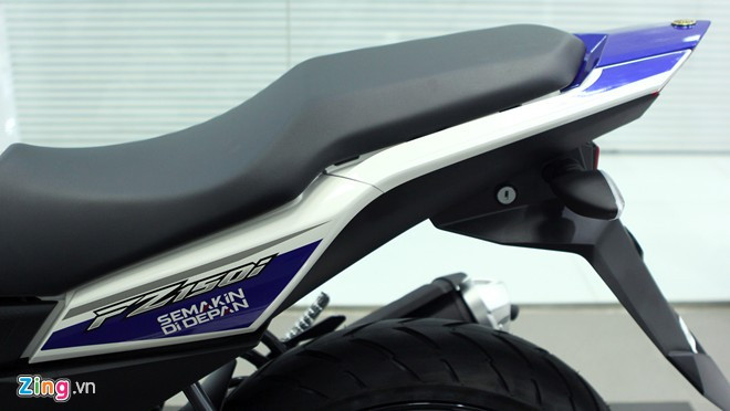 Thiết kế tem xe phía đuôi trên FZ150i GP 2014.