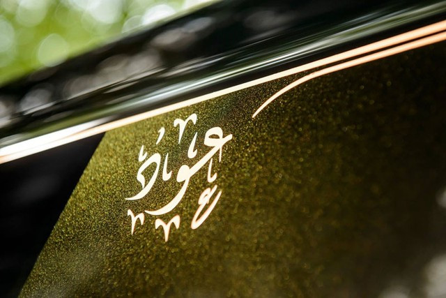 Là sản phẩm mới nhất ra đời từ chi nhánh Bespoke chuyên chế tạo xe theo đơn đặt hàng của hãng Rolls-Royce, chiếc Phantom dành cho đại gia Doha, Qatar sở hữu màu sơn đặc biệt.