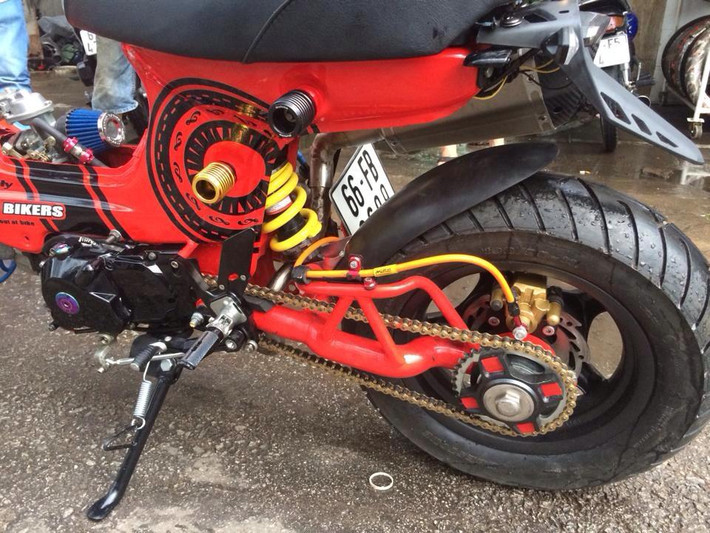Phuộc MonoShock sau nhìn ngầu hơn nguyên bản 2 phuộc.