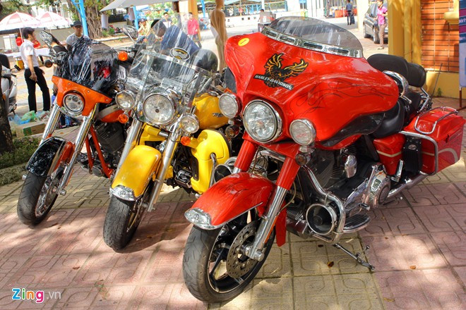 Hội Harley-Davidson Hà Nội mang đến 5 mẫu xe bao gồm bộ ba Harley-Davidson Street Glide 2010 CVO 1803cc, model Road King phiên bản thường và mẫu Convertible 1803cc, CVO 2010.