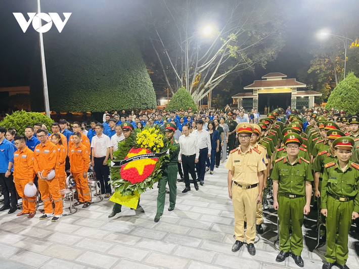 Tại tỉnh Bắc Kạn, hoạt động thắp nến tri ân liệt sĩ cũng được đoàn thanh niên phối hợp cùng chính quyền các địa phương triển khai thực hiện. Tại Nghĩa trang Liệt sĩ tỉnh Bắc Kạn, hoạt động dâng hương, dâng hoa và thắp nến tri ân có sự tham dự của Thường trực Tỉnh ủy, HĐND, UBND, Ủy ban MTTQ Việt Nam tỉnh Bắc Kạn. Chương trình cũng đã tặng nhiều suất quà cho thân nhân gia đình liệt sĩ, người có công.