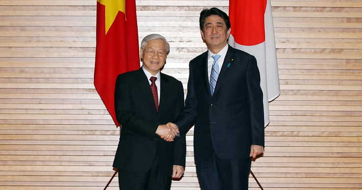 br/> Trong chuyến thăm này, Tổng Bí thư Nguyễn Phú Trọng và Thủ tướng Abe Shinzo thông qua Tuyên bố về tầm nhìn chung quan hệ Việt Nam - Nhật Bản nhằm thúc đẩy toàn diện và làm sâu sắc hơn quan hệ đối tác chiến lược sâu rộng Việt Nam - Nhật Bản vì hòa bình và phồn vinh ở châu Á. Ảnh: TTXVN