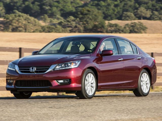Honda Accord: Dòng sedan gia đình này có không gian nội thất rộng rãi và vô-lăng điều khiển dễ dàng. Xe được trang bị động cơ V6 dung tích 3.6 lít. Ngoài ra, khách hàng cũng có thể lựa chọn phiên bản Hybrid với mức tiết kiệm nhiên liệu ấn tượng.
